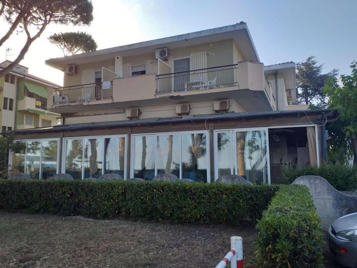 Room In Bb - Spacious Double Room Beside The Sea بينيتو المظهر الخارجي الصورة