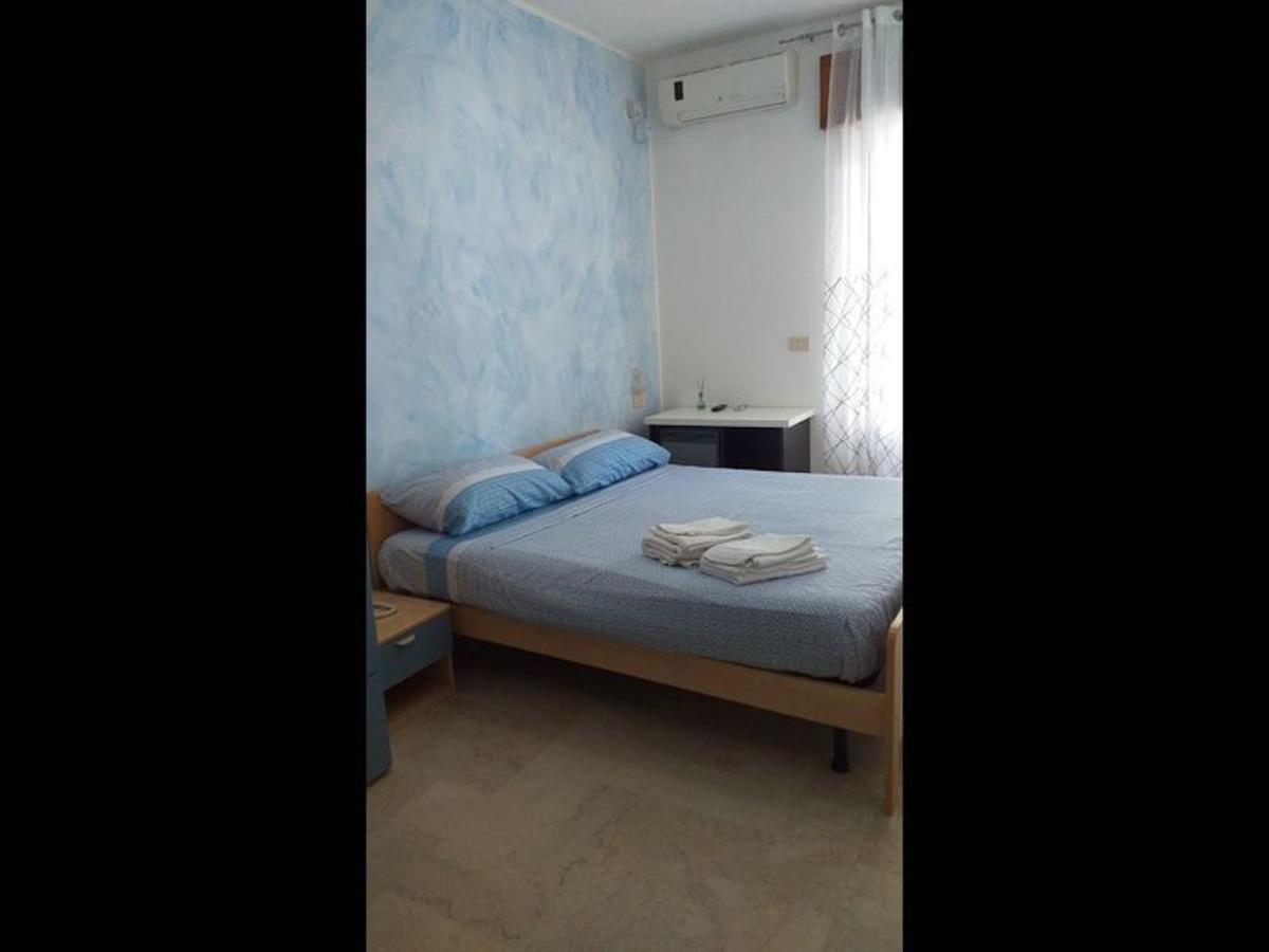 Room In Bb - Spacious Double Room Beside The Sea بينيتو المظهر الخارجي الصورة